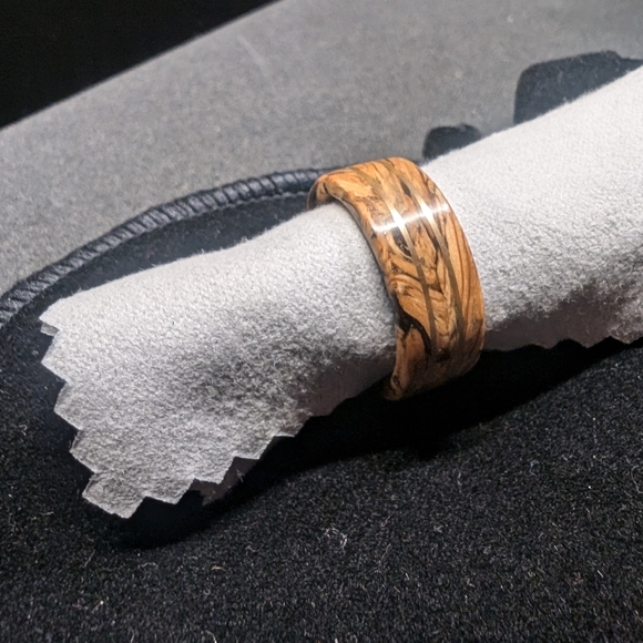 size 8 | Jameson whiskey barrel ring with two 14k yellow gold inlays - Picture 2 of 5